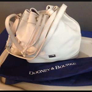 DOONEY & BOURKE LARGE WHITE BUCKET BAG